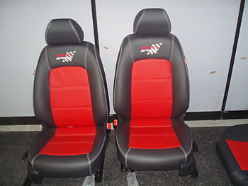 Seat Ibiza - SiÃ¨ge cuir biton Noir et rouge avec broderie